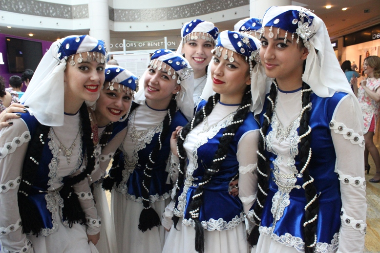 Avropa Oyunları ərəfəsində Azərbaycan milli geyimlərinin sərgisi (FOTO)