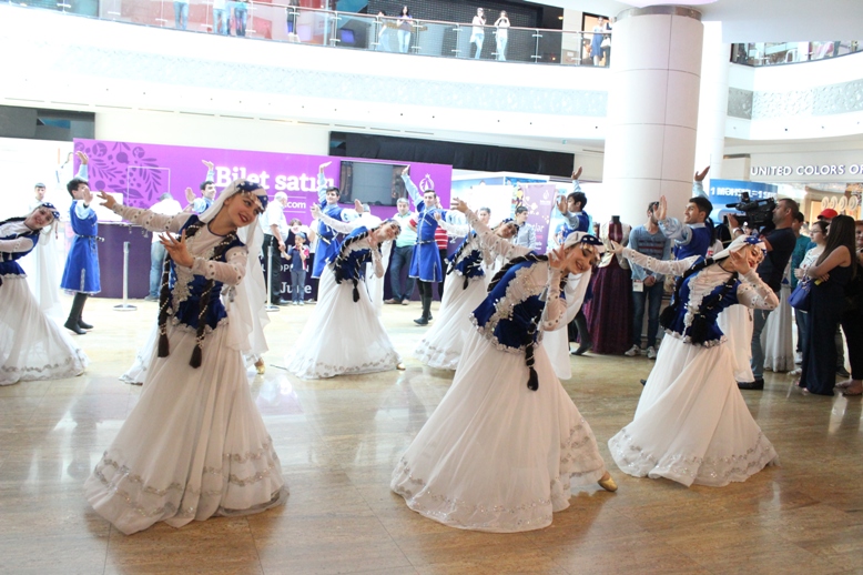 Avropa Oyunları ərəfəsində Azərbaycan milli geyimlərinin sərgisi (FOTO)