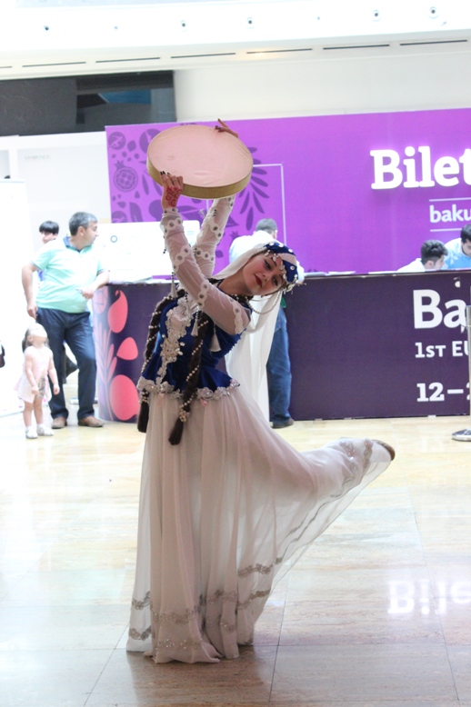 Avropa Oyunları ərəfəsində Azərbaycan milli geyimlərinin sərgisi (FOTO)