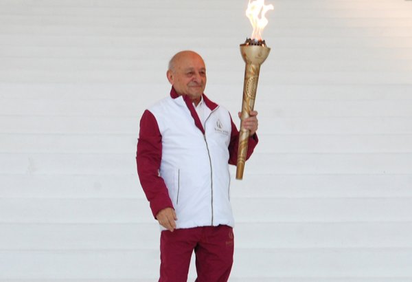 Bakıda Avropa Oyunlarının məşəl estafeti Heydər Əliyev Mərkəzinin binasının qarşısında davam etdirilib (FOTO)