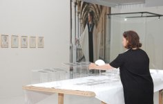 Heydər Əliyev Mərkəzindəki Qreys Kelli sərgisi üçün xüsusi havalandırma sistemi və işıq effekti qurulub (FOTO+VİDEO)