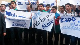 Avropa İttifaqının Azərbaycandakı nümayəndəliyi qarşısında piket keçirilib (FOTO) (ƏLAVƏ OLUNUB)