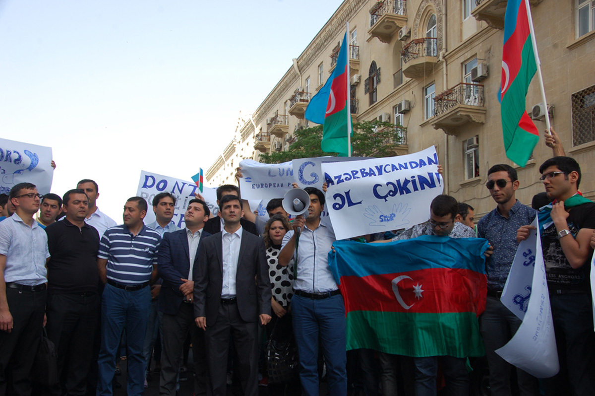 Avropa İttifaqının Azərbaycandakı nümayəndəliyi qarşısında piket keçirilib (FOTO) (ƏLAVƏ OLUNUB)