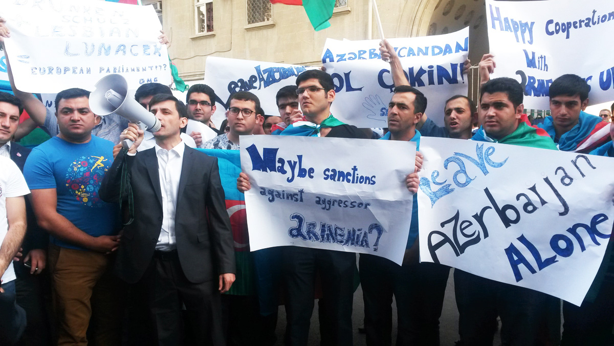 Avropa İttifaqının Azərbaycandakı nümayəndəliyi qarşısında piket keçirilib (FOTO) (ƏLAVƏ OLUNUB)