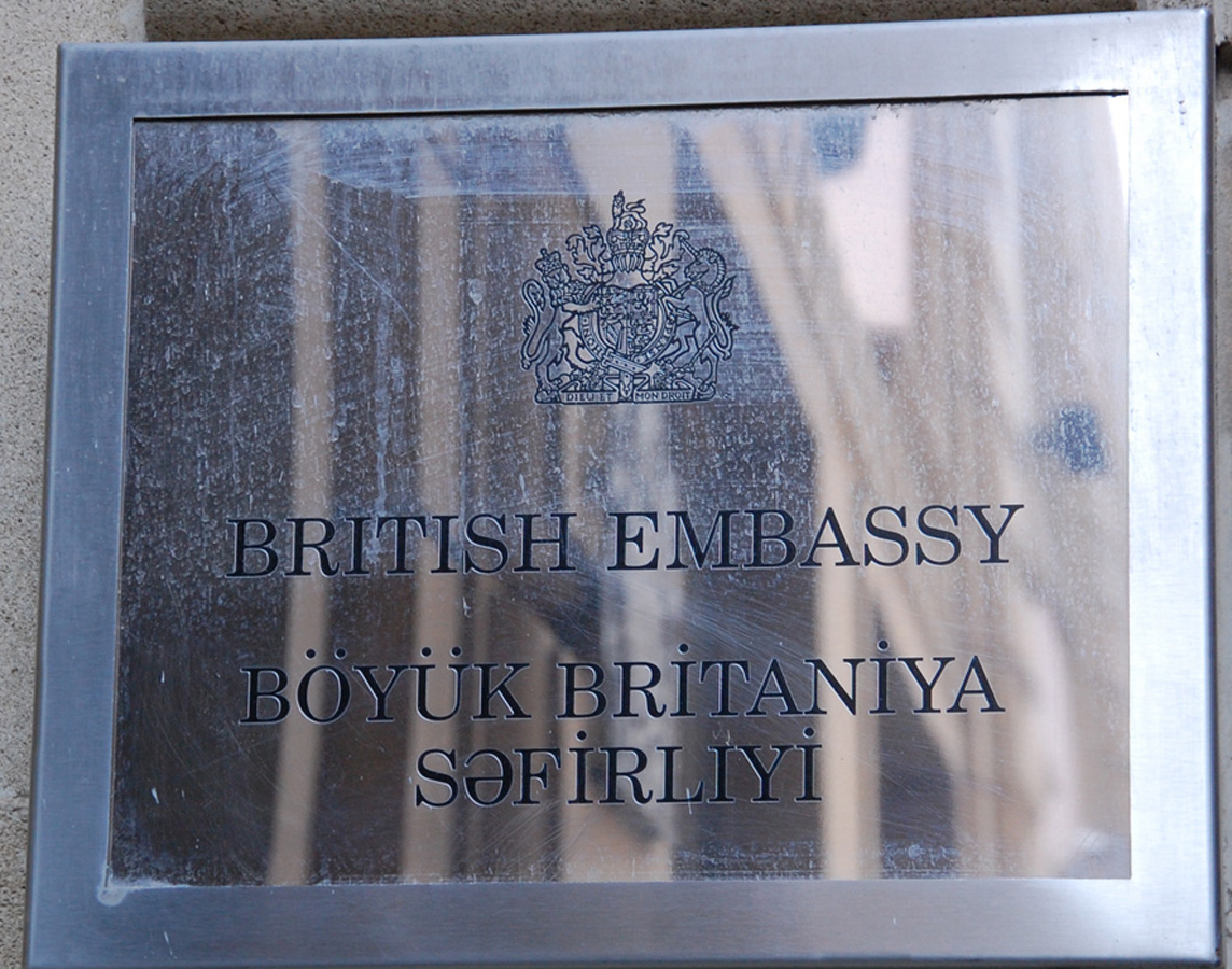 Böyük Britaniyanın Azərbaycandakı səfirliyi qarşısında etiraz aksiyası keçirilib (FOTO)