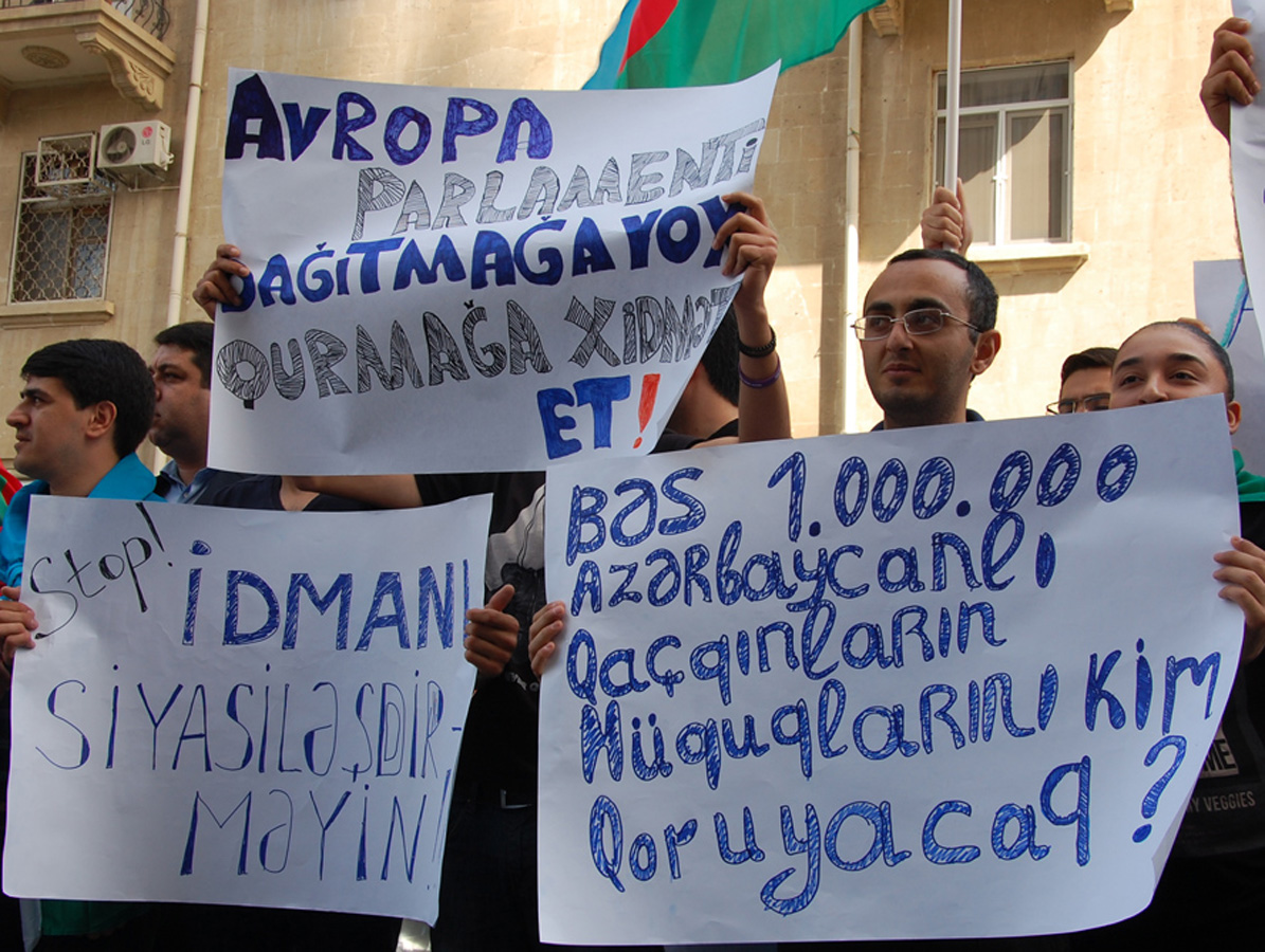 Böyük Britaniyanın Azərbaycandakı səfirliyi qarşısında etiraz aksiyası keçirilib (FOTO)