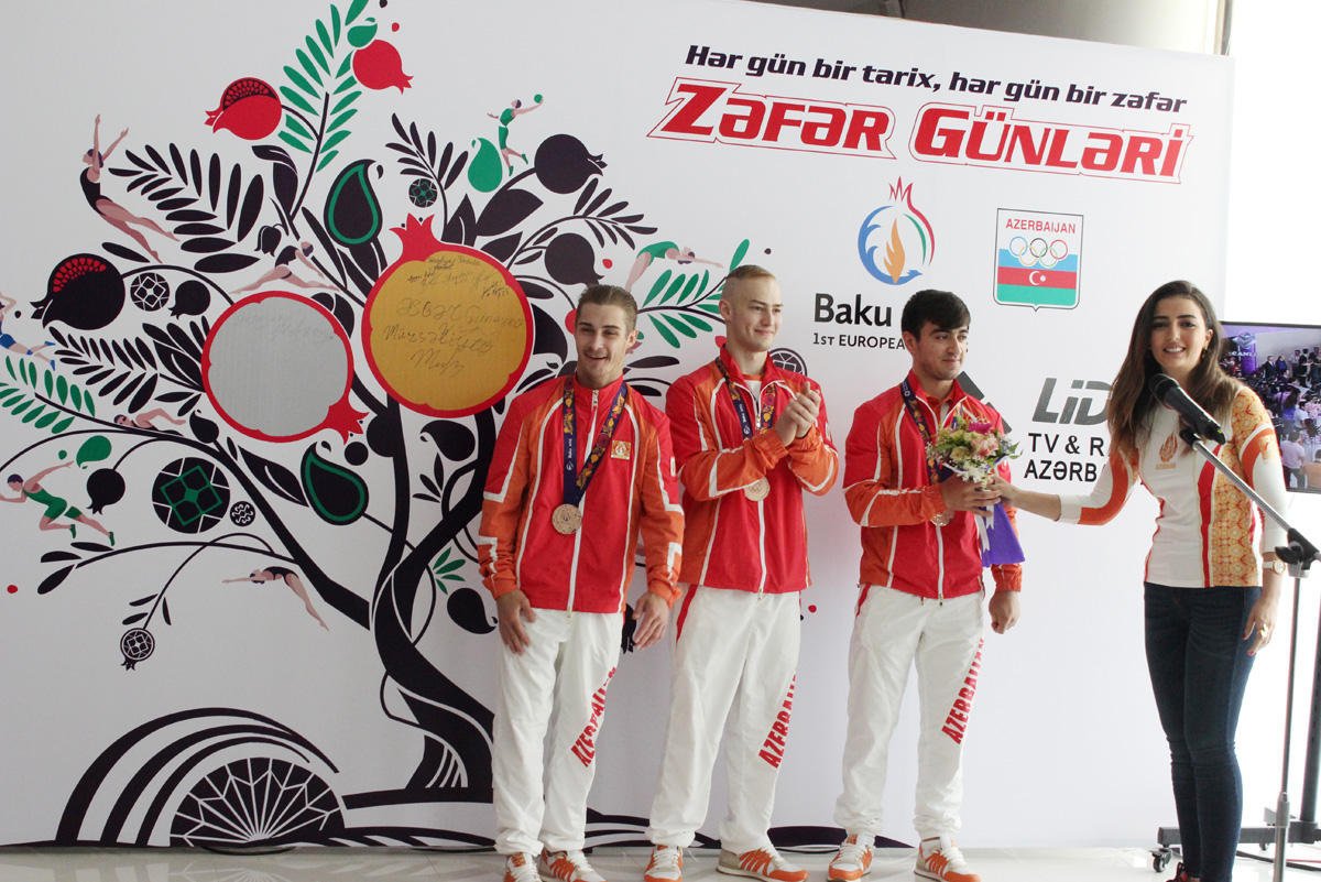 MOK-da medal qazanan azərbaycanlı idmançılar mükafatlandırılıb (FOTO)