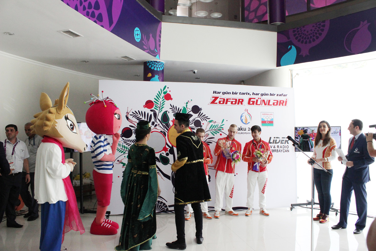 MOK-da medal qazanan azərbaycanlı idmançılar mükafatlandırılıb (FOTO)