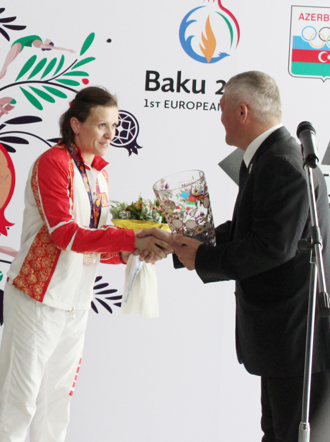 MOK-da medal qazanan azərbaycanlı idmançılar mükafatlandırılıb (FOTO)
