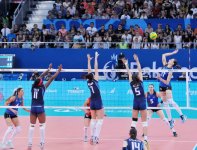 Prezident İlham Əliyev və xanımı Azərbaycanın qadın voleybolçularının İtaliya millisi ilə oyununa baxıblar (FOTO)