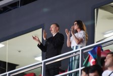 Prezident İlham Əliyev və xanımı Azərbaycanın qadın voleybolçularının İtaliya millisi ilə oyununa baxıblar (FOTO)