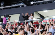 Prezident İlham Əliyev və xanımı Azərbaycanın qadın voleybolçularının İtaliya millisi ilə oyununa baxıblar (FOTO)