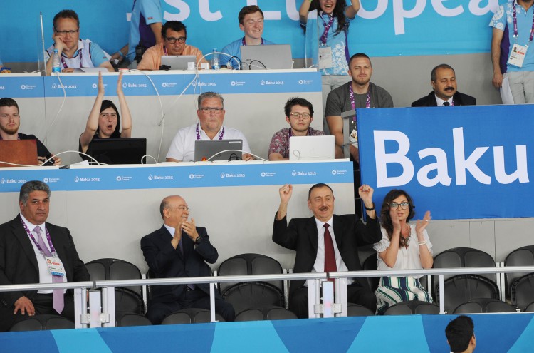 Prezident İlham Əliyev və xanımı taekvondo yarışlarında Ayxan Tağızadənin final uğrunda mübarizəsini izləyiblər (FOTO)