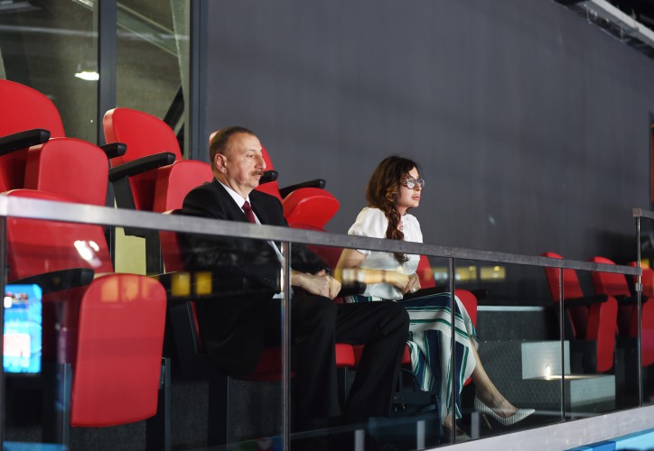 Prezident İlham Əliyev və xanımı Azərbaycanın qadın voleybolçularının İtaliya millisi ilə oyununa baxıblar (FOTO)