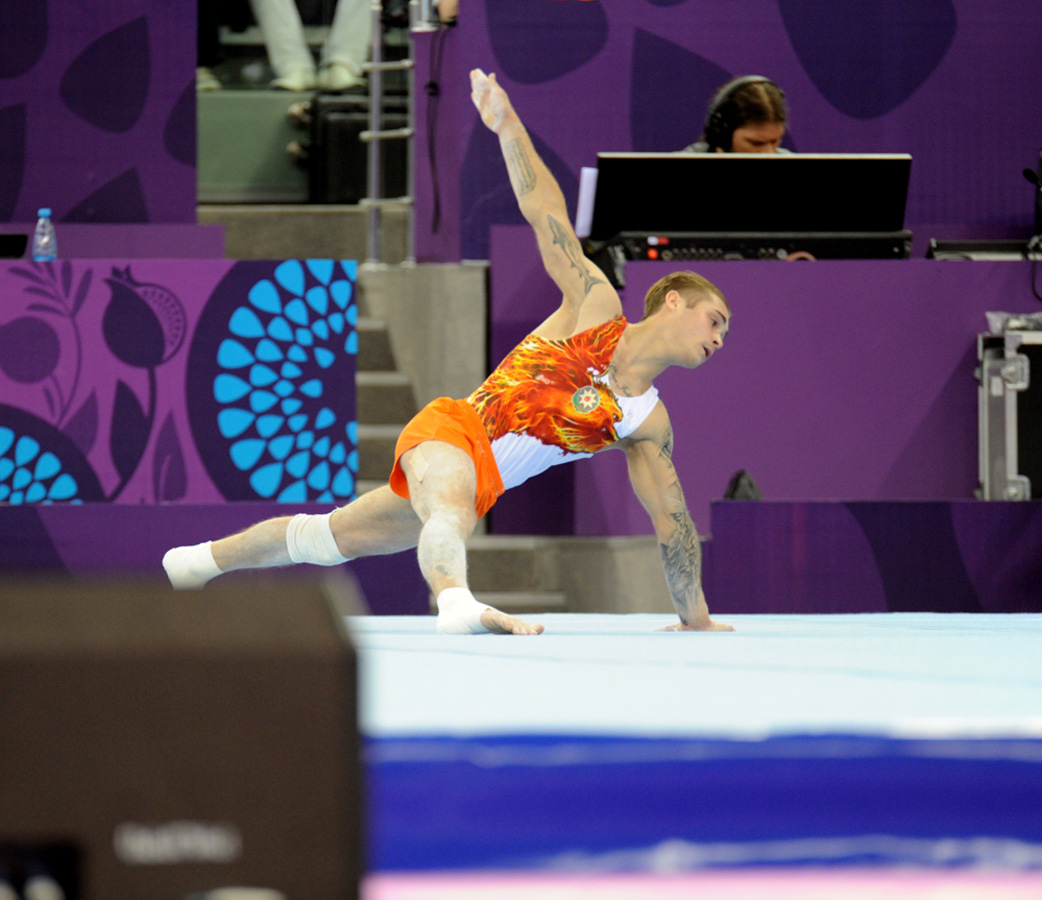 İdman gimnastikası üzrə fərdi çoxnövçülük yarışlarının finalı keçirilir (FOTO)