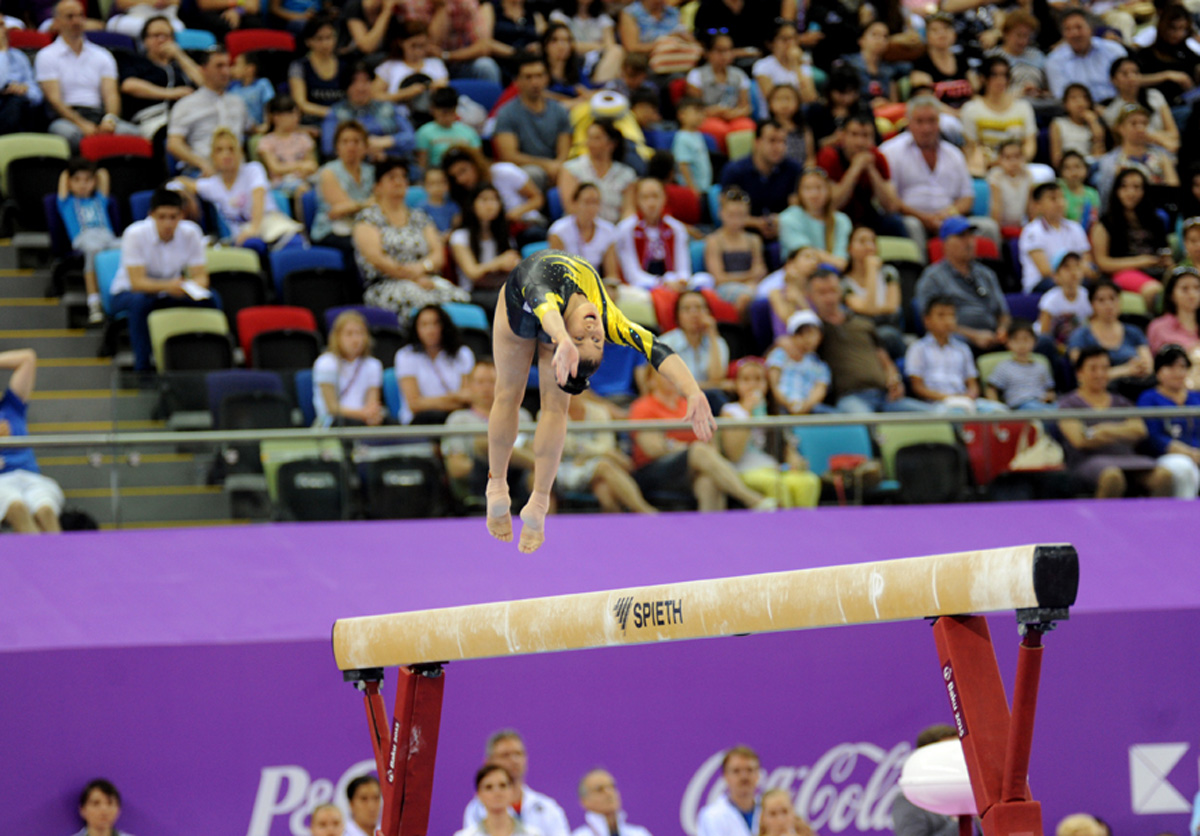 İdman gimnastikası üzrə fərdi çoxnövçülük yarışlarının finalı keçirilir (FOTO)