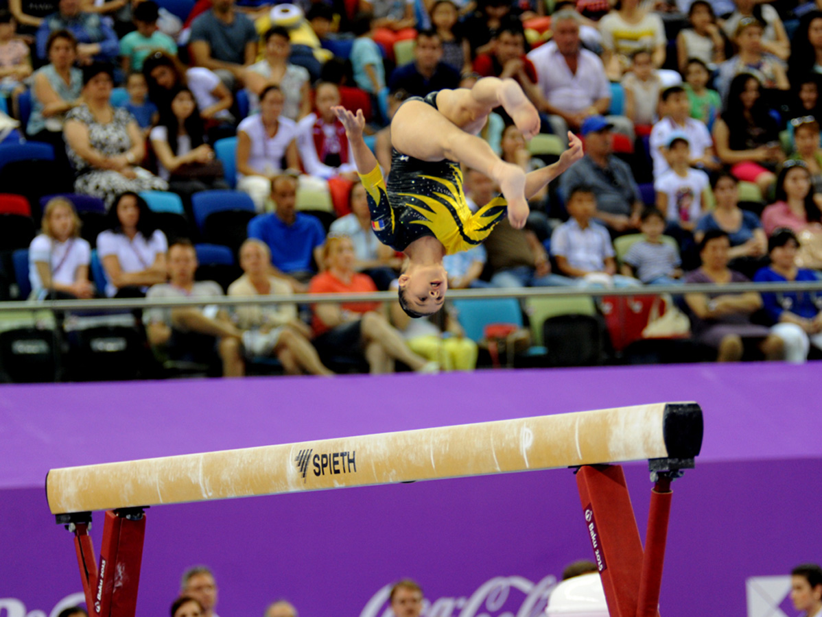 İdman gimnastikası üzrə fərdi çoxnövçülük yarışlarının finalı keçirilir (FOTO)