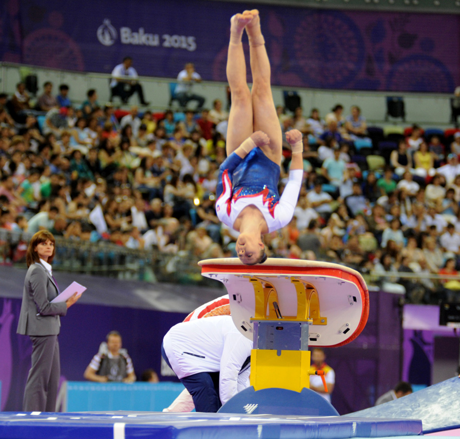 İdman gimnastikası üzrə fərdi çoxnövçülük yarışlarının finalı keçirilir (FOTO)