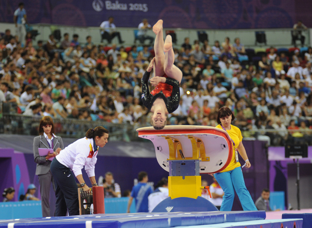 İdman gimnastikası üzrə fərdi çoxnövçülük yarışlarının finalı keçirilir (FOTO)