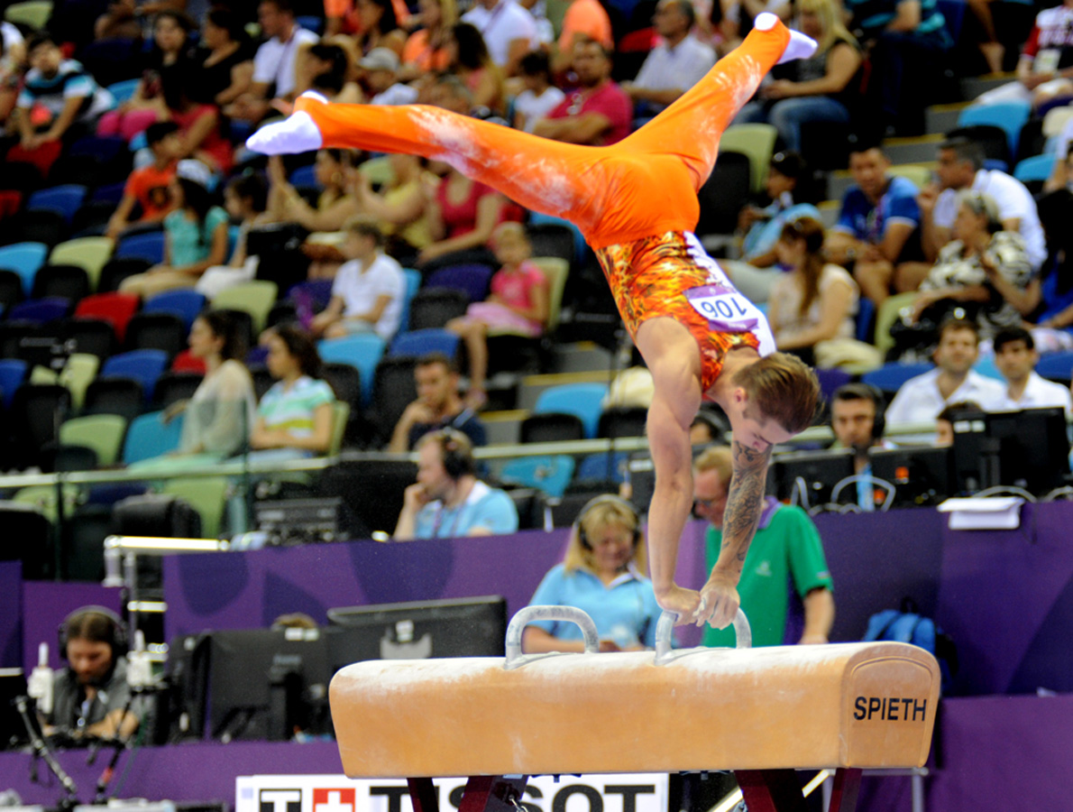 İdman gimnastikası üzrə fərdi çoxnövçülük yarışlarının finalı keçirilir (FOTO)