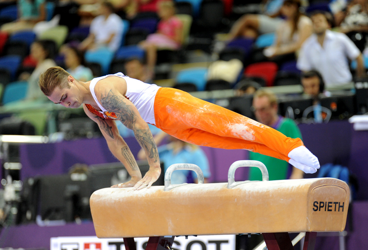 İdman gimnastikası üzrə fərdi çoxnövçülük yarışlarının finalı keçirilir (FOTO)