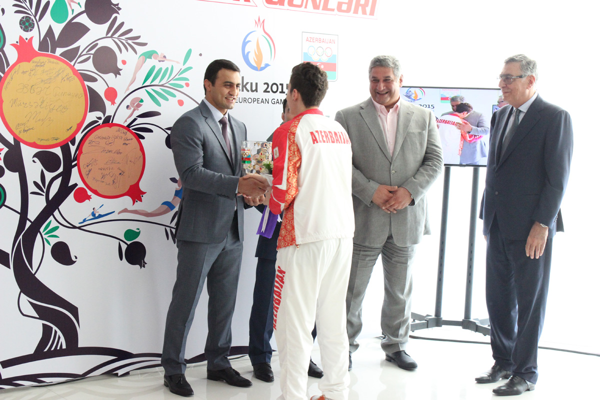 "12-5-12" - MOK-da Avropa Oyunlarında medal qazanmış idmançılarımızla ənənəvi görüş (FOTO)