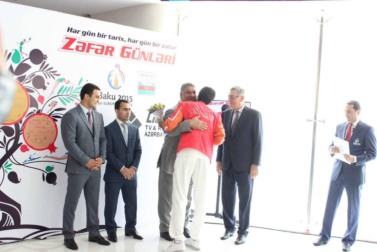"12-5-12" - MOK-da Avropa Oyunlarında medal qazanmış idmançılarımızla ənənəvi görüş (FOTO)