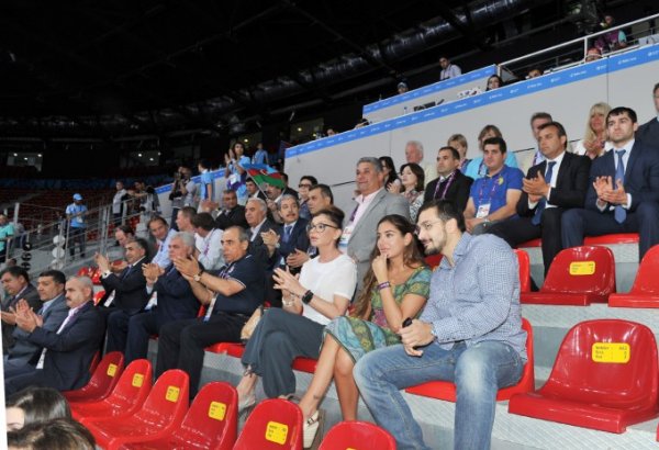 Mehriban Əliyeva qadın voleybolçularımızın belçikalı rəqibləri ilə görüşünü izləyib (FOTO)