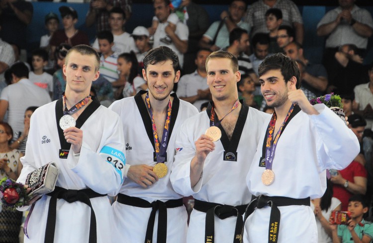 Prezident İlham Əliyev Avropa Oyunlarında qalib gələn taekvandoçuların mükafatlandırma mərasimində iştirak edib (FOTO, VİDEO)