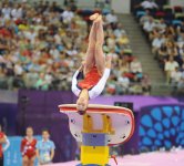 İsveçrəli idmançı I Avropa Oyunlarında dayaqla tullanma yarışlarında qızıl medal qazanıb (FOTO)