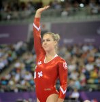 İsveçrəli idmançı I Avropa Oyunlarında dayaqla tullanma yarışlarında qızıl medal qazanıb (FOTO)