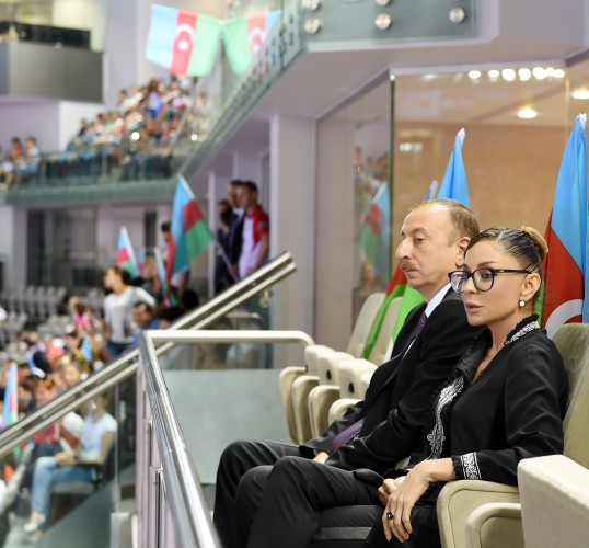 Mehriban Əliyeva idman gimnastikasında kişilər arasında qaliblərin mükafatlandırılması mərasimində iştirak edib (FOTO+VİDEO)