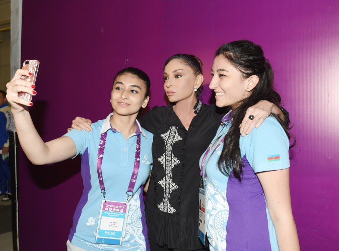 Mehriban Əliyeva idman gimnastikasında kişilər arasında qaliblərin mükafatlandırılması mərasimində iştirak edib (FOTO+VİDEO)
