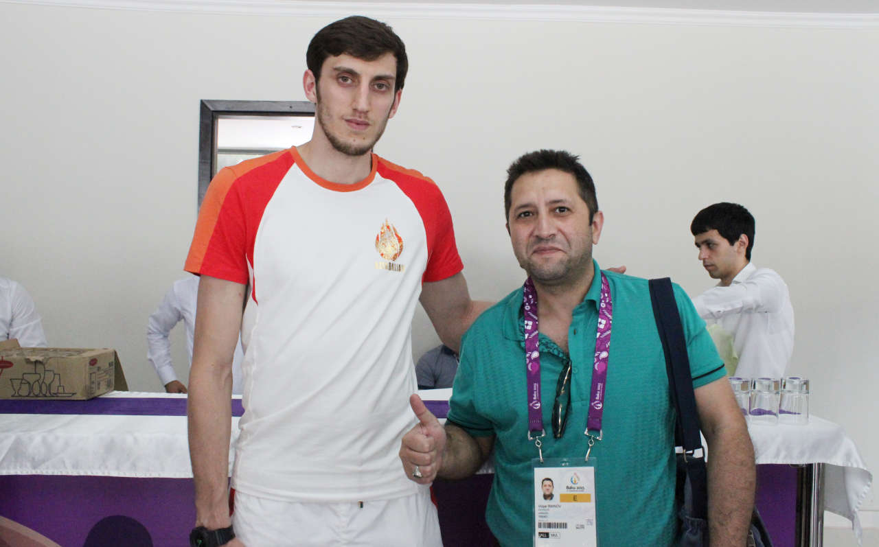 Azərbaycan Milli Olimpiya Komitəsində qalib idmançı ilə görüş keçirilib (FOTO)