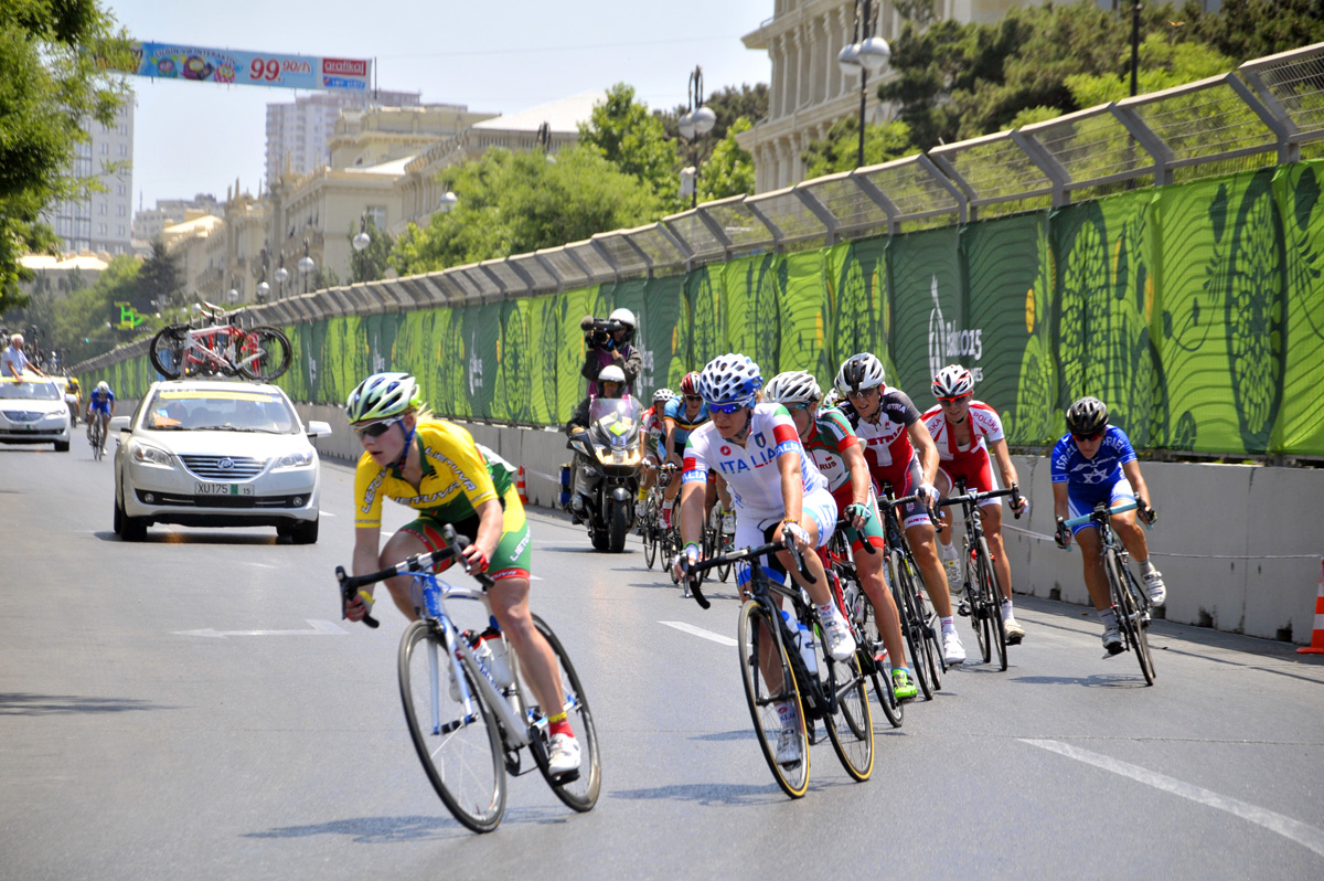 Avropa Oyunları çərçivəsində şose velosipedi yarışları start götürüb