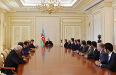 İlham Əliyev Ramazan ayı münasibətilə müsəlman ölkələrinin Azərbaycandakı səfirlərini qəbul edib (FOTO)