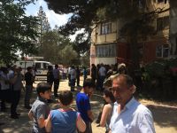 Bakıda intihara cəhdin qarşısı alınıb (FOTO)