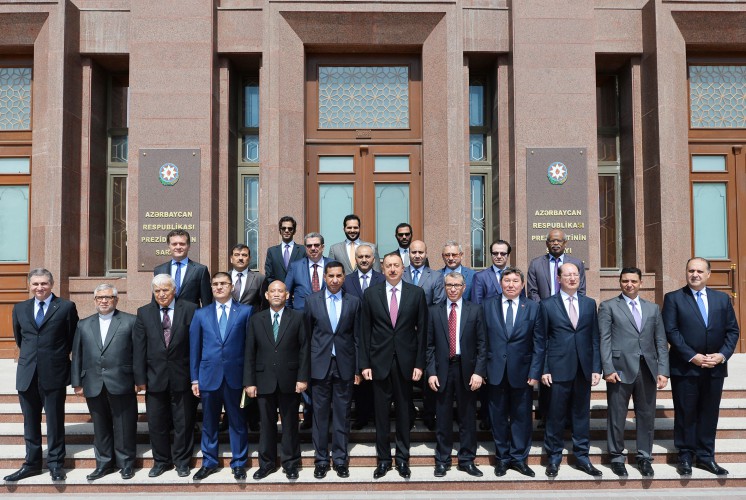 İlham Əliyev Ramazan ayı münasibətilə müsəlman ölkələrinin Azərbaycandakı səfirlərini qəbul edib (FOTO)