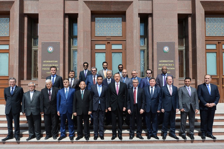 İlham Əliyev Ramazan ayı münasibətilə müsəlman ölkələrinin Azərbaycandakı səfirlərini qəbul edib (FOTO)
