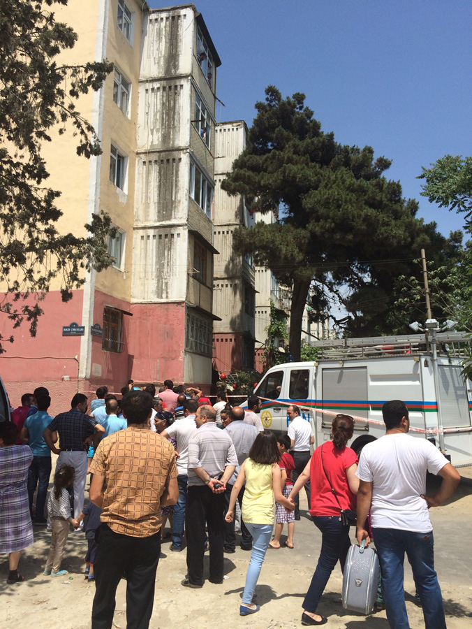 Bakıda intihara cəhdin qarşısı alınıb (FOTO)