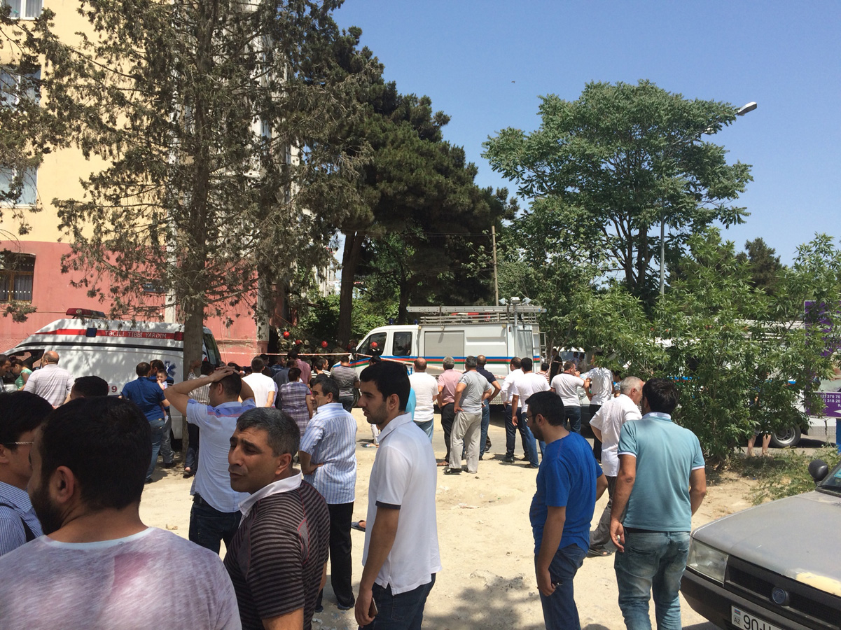 Bakıda intihara cəhdin qarşısı alınıb (FOTO)