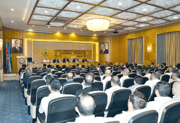 Dövlət Gömrük Komitəsinin sədri Aydın Əliyev iş adamları ilə görüşüb