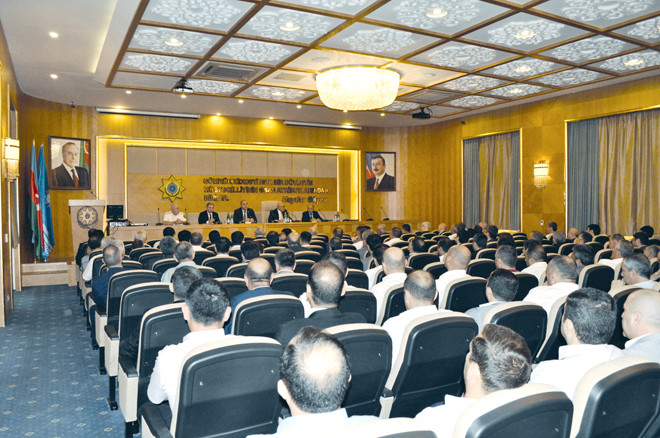 Dövlət Gömrük Komitəsinin sədri Aydın Əliyev iş adamları ilə görüşüb