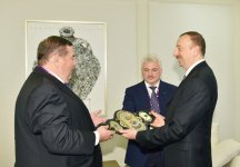 İlham Əliyevə Beynəlxalq Sambo Federasiyası İcraiyyə Komitəsinin qərarı ilə Sambonun Çempion kəməri təqdim edilib (FOTO)