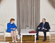 İlham Əliyev Latviyanın keçmiş Prezidenti Vayra Vike-Freyberqanı qəbul edib