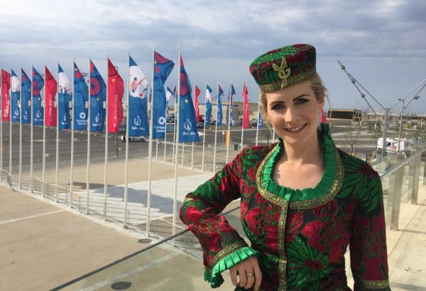 "Eurosport" və SKY TV-nin aparıcısı Azərbaycanın milli geyimində (FOTO)