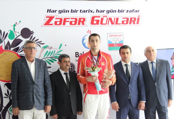 Avropa Oyunlarında medal qazanmış idmançılarımız Silahlı Qüvvələr Gününü qeyd ediblər (FOTO)