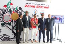Avropa Oyunlarında medal qazanmış idmançılarımız Silahlı Qüvvələr Gününü qeyd ediblər (FOTO)