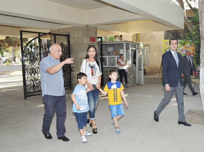 Leyla Əliyevanın təşəbbüsü ilə Bakı Zooloji Parkında yeni qəfəs quraşdırılıb (FOTO)