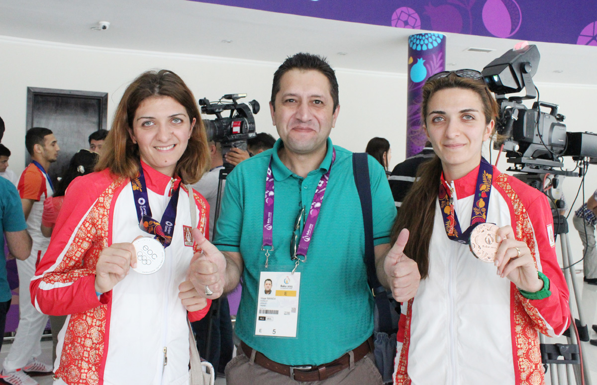 Avropa Oyunlarında medal qazanmış idmançılarımız Silahlı Qüvvələr Gününü qeyd ediblər (FOTO)